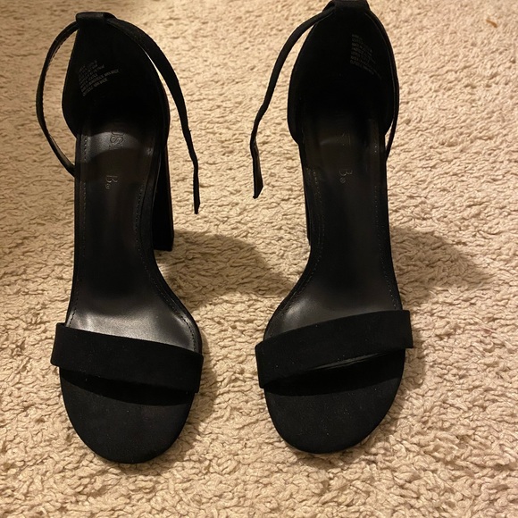 Black Heels - Picture 3 of 3